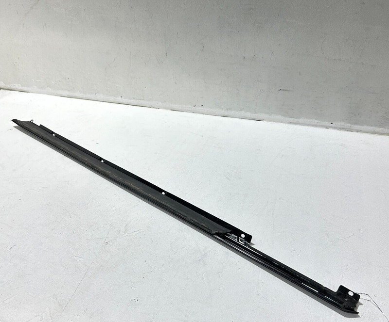 2014 PORSCHE PANAMERA S HYBRID FRONT RIGHT DOOR WINDOW BELT MOLDING OEM