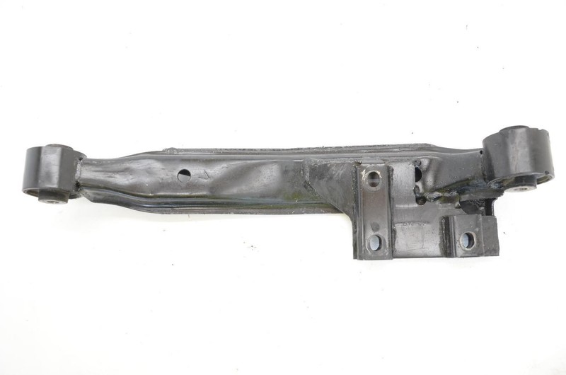90-97 Nissan Pickup D21 6 Cylinder 4WD Rear Carrier Mount