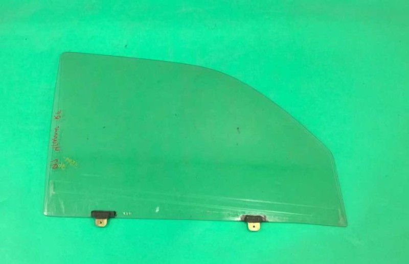 96-02 4 RUNNER PASSENGER RIGHT FRONT WINDOW DOOR GLASS OEM 3549-36