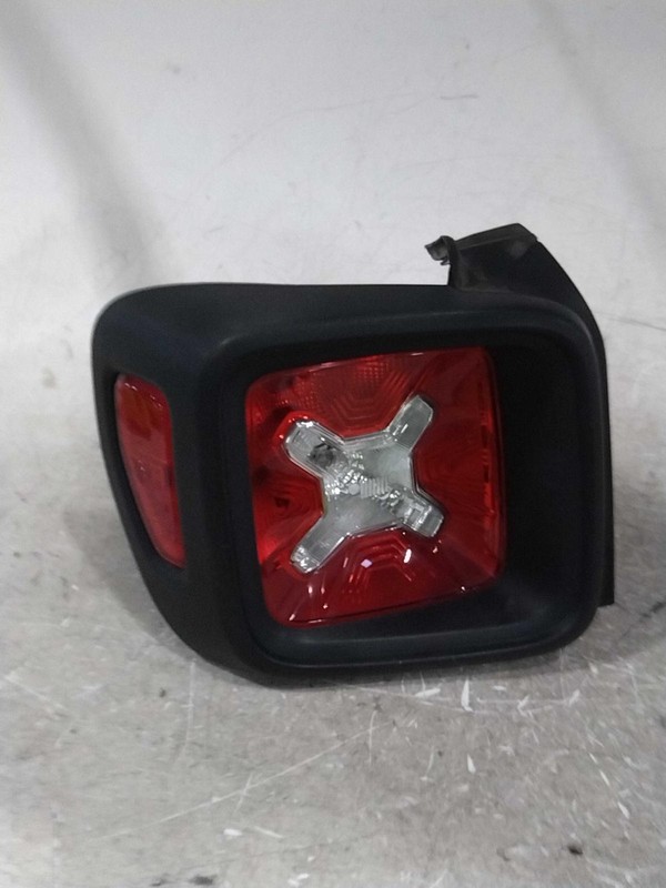 2006 Jeep Grand Cherokee Left Headlight Assembly OEM 238104 Used 110K Miles