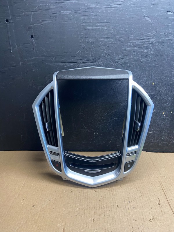 2013-2016 Cadillac SRX Center Dash Radio Trim Bezel with Air VentsOE AE3818 DG