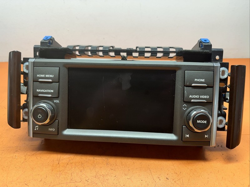 BH4210E887MD | 10 - 12 Land Rover Range Rover HSE Touch Screen Navigation Radio