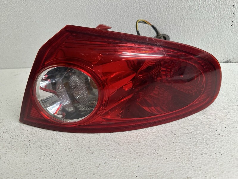 2005-2008 Suzuki Reno Right Passenger Tail Light Lamp Taillight Taillamp Oem