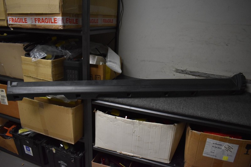 LAND ROVER DISCOVERY SPORT FRONT RIGHT SIDE ROCKER MOLDING FACTORY OEM