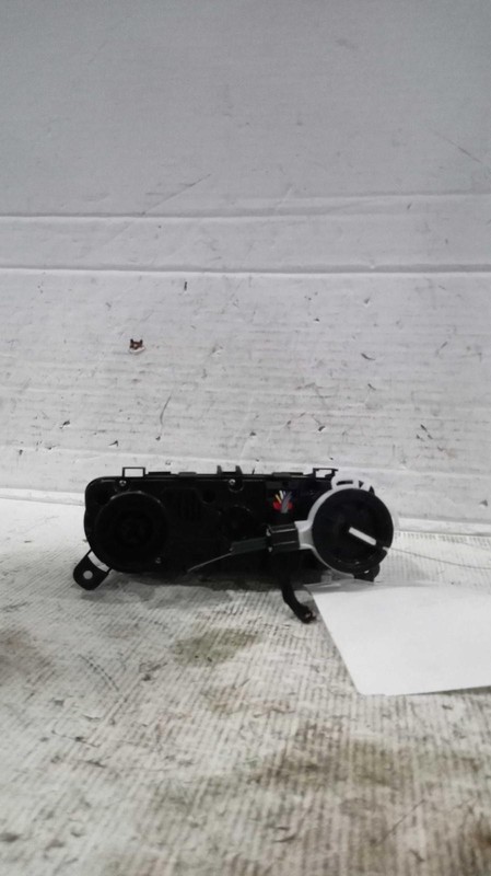Used A/C Selector Switch fits: 2024 Chevrolet Trax w/o automatic temperature con