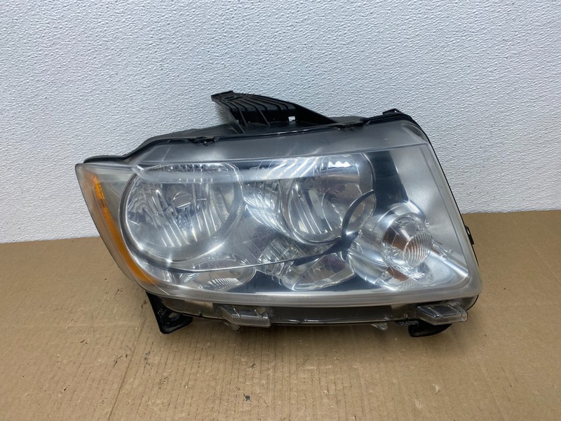 2011-2013 Jeep Grand Cherokee Right Passenger Halogen Headlight AB8152 DW
