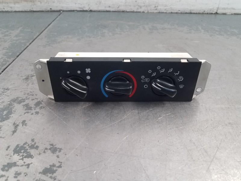 2006 Jeep Wrangler TJ Rubicon 4x4 Climate Control Panel #62517 Z2