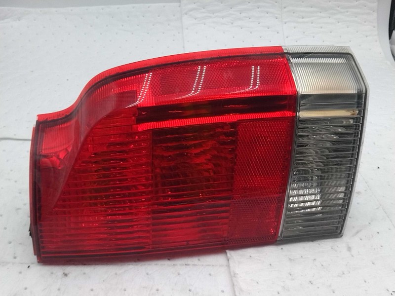 2004 VOLVO 70 SERIES Right Tail Light Assembly Grey OEM 595583 293K Miles