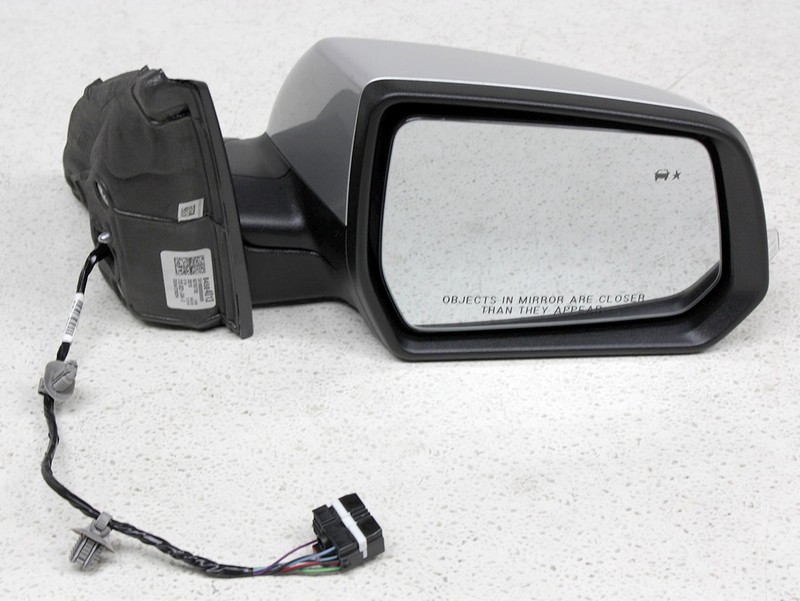 OEM Right Passenger Side Mirror For GMC Acadia Quicksilver 84584013 Scratches
