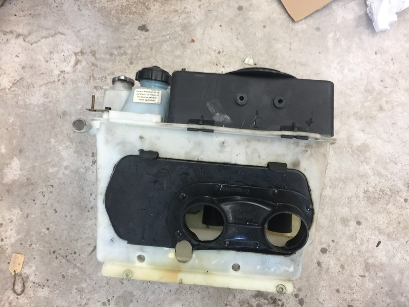 Polaris RMK SKS 600 700 800 Oil tank & airbox assy 2002-2005