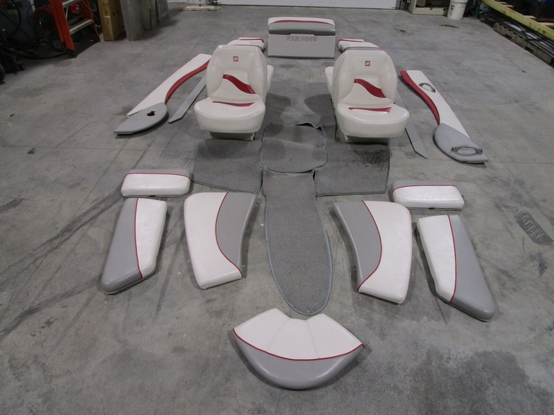 2000 Four Winns Horizon 170 3.0L Interior Seat Cushions Motor Cover Back to Back