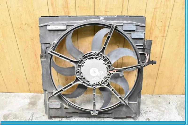07-10 BMW E70 X5 Engine Motor Radiator Cooling Fan Shroud 560571 OEM