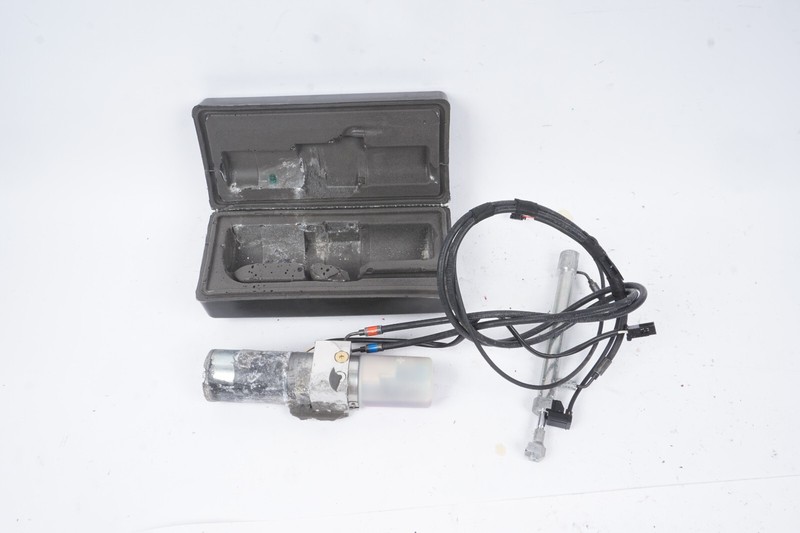 07-13 Mercedes W221 S550 CL550 CL600 CL63 AMG Trunk Lid Lift Hydraulic PumpOEM