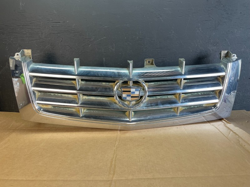 2002 to 2006 Cadillac Escalade Front Upper Grille Grill OEM AE0799 DG