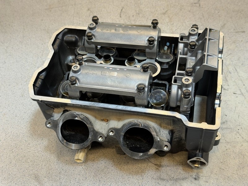 24 Kawasaki EX 650 Ninja EX650 Engine Motor Cylinder Head