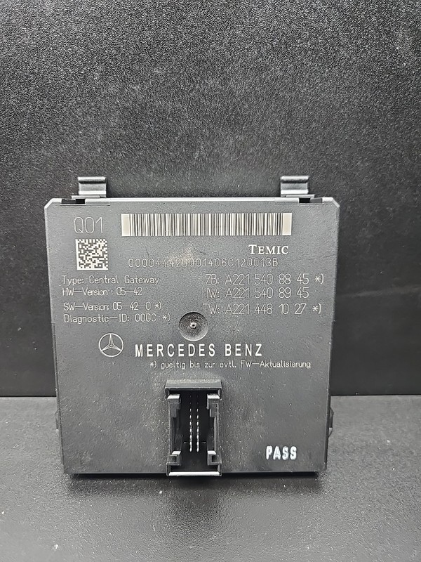 07-14 Mercedes W221 S550 CL550 Central Gateway Control Module 2215408845 OEM