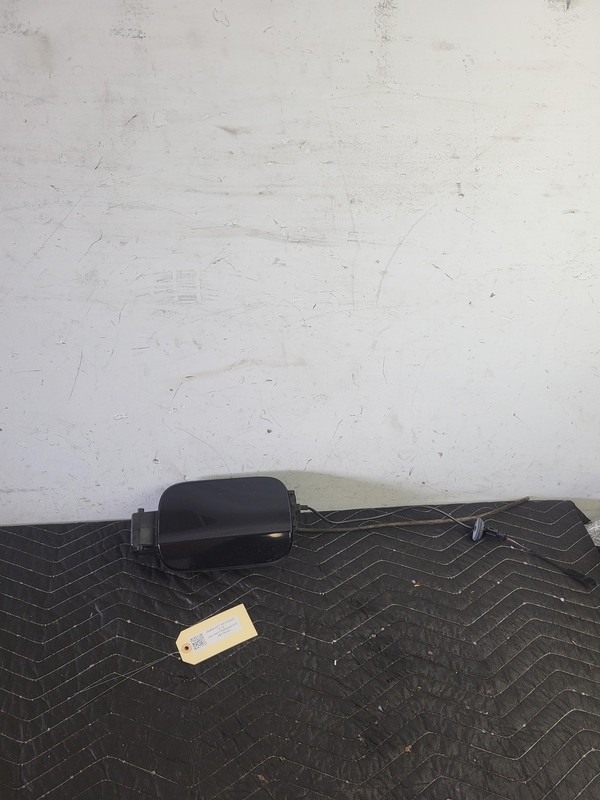 2012-2018 VW Passat S Gas Fuel Filler Tank Lid Door & Housing OEM 561-809-857-E