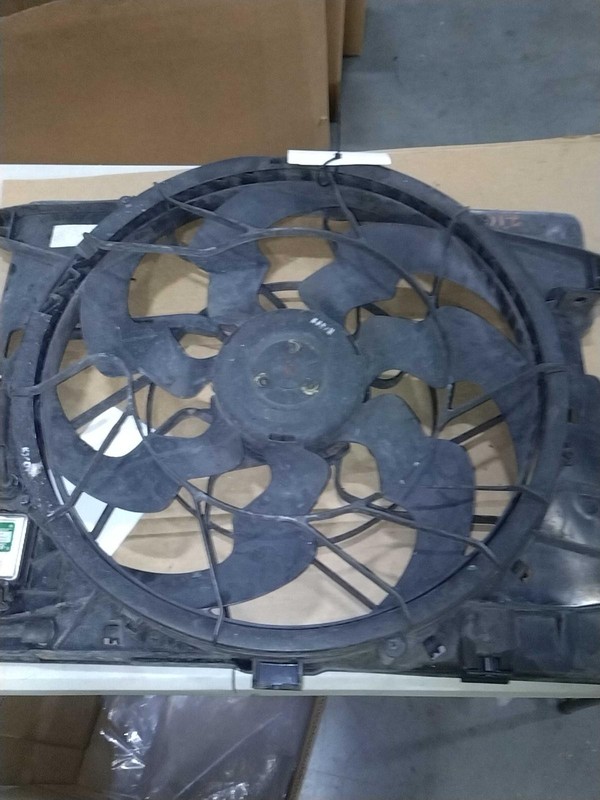 2016 Hyundai Genesis Engine Cooling Fan Motor OEM Black 3.80L 133K Miles