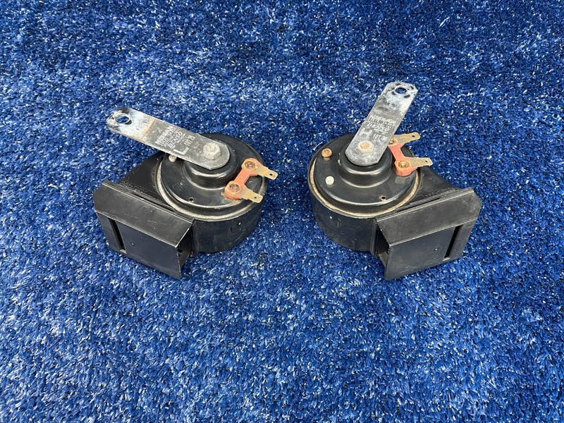 2017–2020 Nissan Pathfinder Horn Set Left + Right OEM Denso