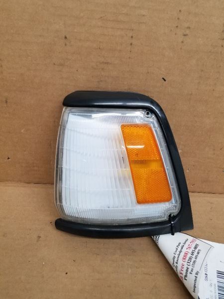 Driver Corner/Park Light Park Lamp-turn Signal Fits 89-95 TOYOTA PICKUP 260103
