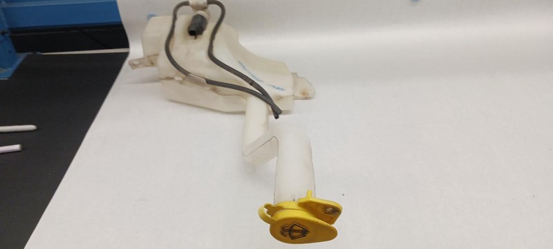 2004 JEEP LIBERTY Washer Bottle reservour pump OEM 02 03 04