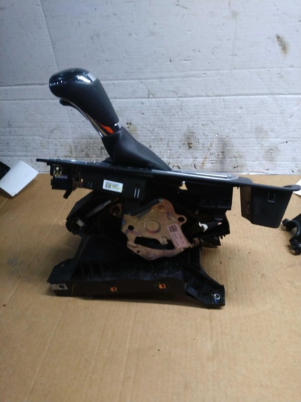 2018 Chevrolet Equinox Automatic Transmission Shift Lever Assembly - Used