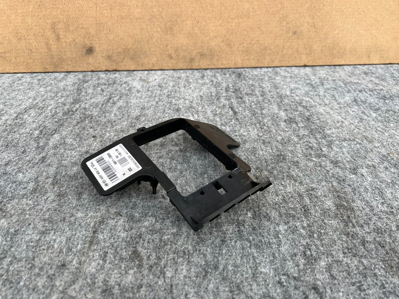 GENESIS G70 19-23 OEM LEFT DRIVER BLIND SPOT SENSOR MODULE RADAR BRACKET FRAME