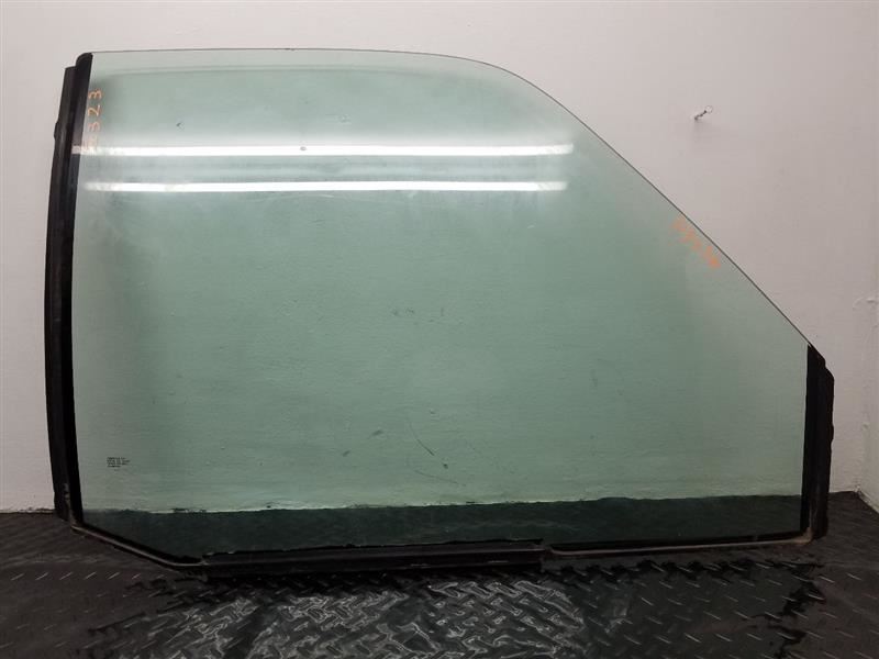 99-00 Cadillac Escalade Front Right Passenger Door Glass Window OEM 15612852