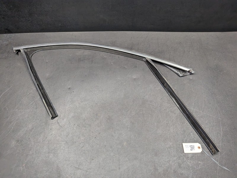 Front Right Door Window Glass Run Channel 2018 BMW X1 51337362238 2016 - 2021