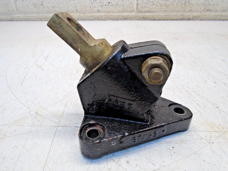 G2 Mercruiser 7.4L 454 5.7L 350 5.0L V8 Front Engine Mount Bracket
