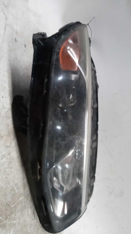 2016-2018 Chevrolet Malibu Right Headlight Assembly Black OEM Used 295571