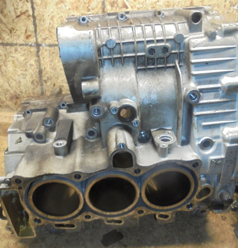 2002 Honda Goldwing GL1800 GL 1800 Engine Motor Crank Case Casing Block Cylinder