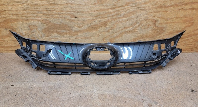 2021 2022 2023 TOYOTA VENZA Front Inner Upper Grille OEM 53101-48B61 "DAMAGED"
