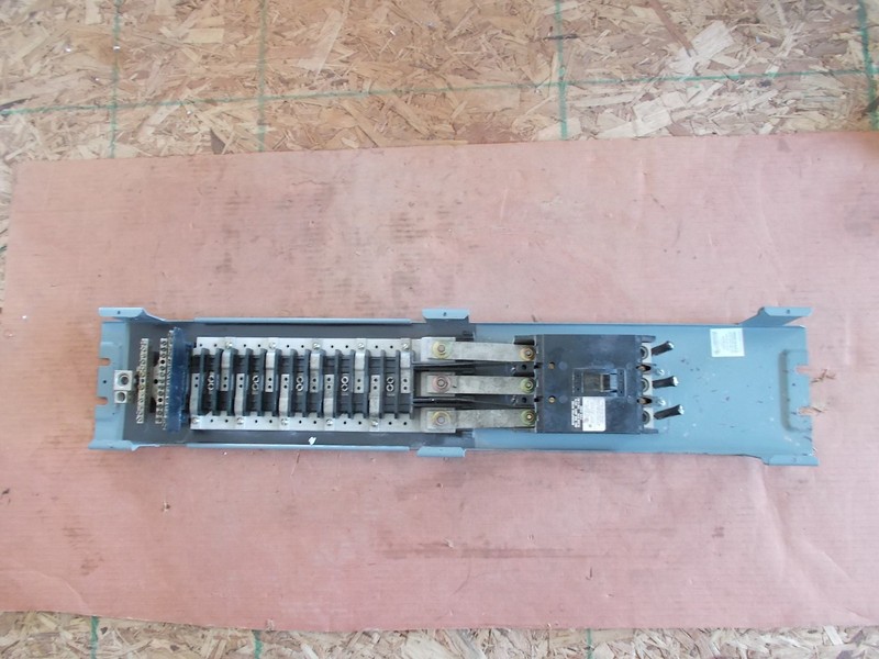 Underwriters Class CTL Panelboard w/ Circuit Breaker Q2MB 3-Pole 200Amp