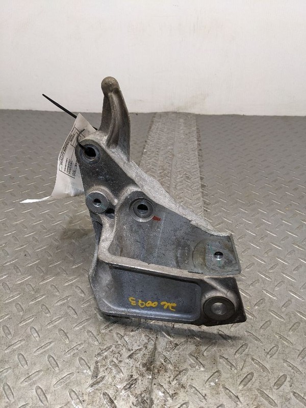 10-17 Chevrolet Equinox 2.4L FWD Rear Trans Mount Bracket OEM 25789180 1192553