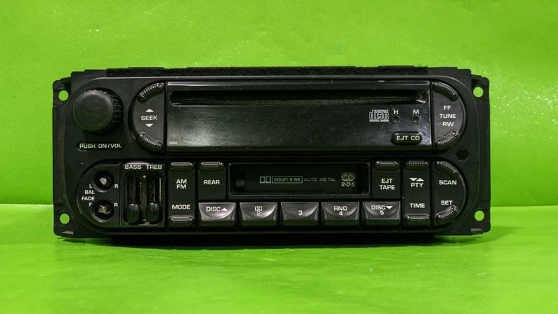 02 03 04 CARAVAN FACTORY RADIO RECEIVER AM FM STEREO CD OEM 4604-5