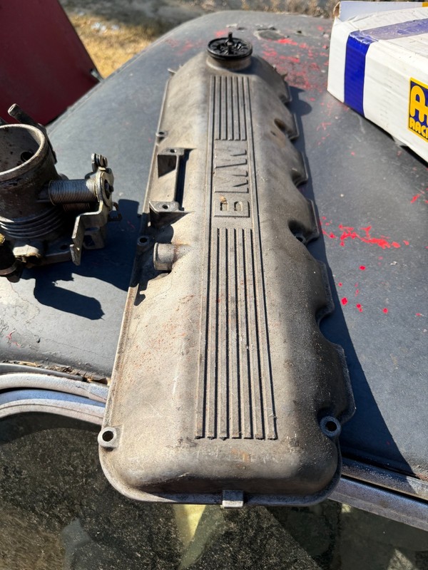 82-87 BMW 325E 528E 325 528 E30 OEM ENGINE MOTOR VALVE COVER