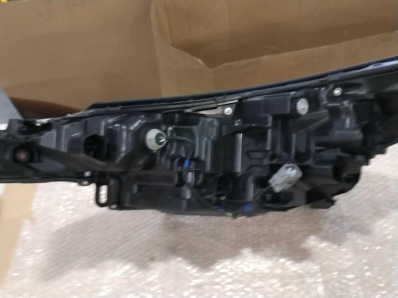 Used Right Headlight Assembly fits: 2020 Toyota C-hr LED w/o adaptive Turkey bui