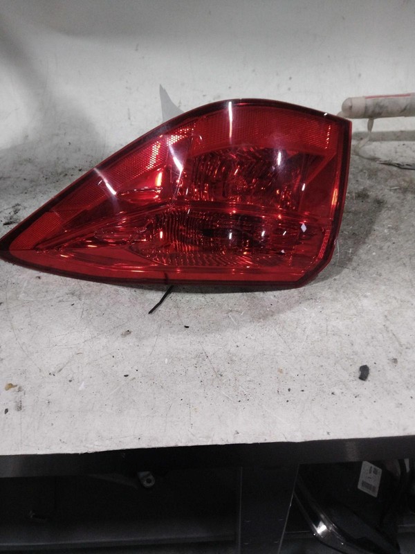 Used Right Tail Light Assembly fits: 2018 Toyota Corolla Sdn w/o LED reverse lam