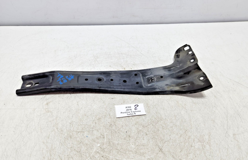 ✅ 11-18 OEM Porsche Cayenne Turbo 958 Front Center Core Radiator Support Bracket