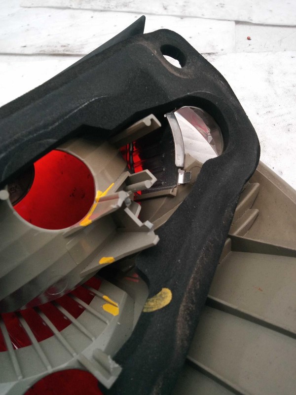 2006 BMW X3 Left Tail Light Assembly Black - Broken Tab, 129K Miles