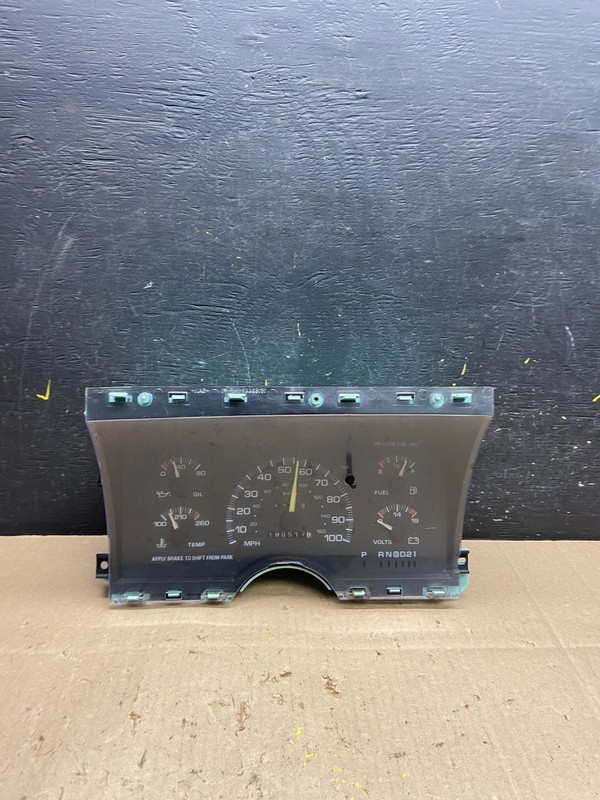 1995 Chevrolet Astro Cluster Gauge Speedometer ECM U4953 DG