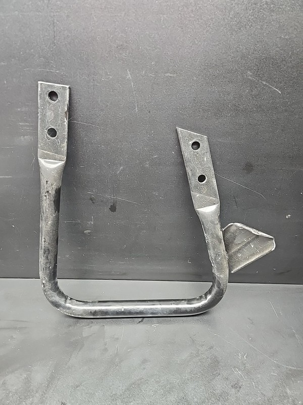 Pontiac Solstice Saturn Sky Lower Radiator Front Lower Brace Bracket 10375093