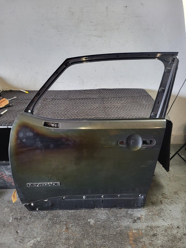 2015-2023 Jeep Renegade Left Driver Front Door 2.4L FWD 28k Miles OEM