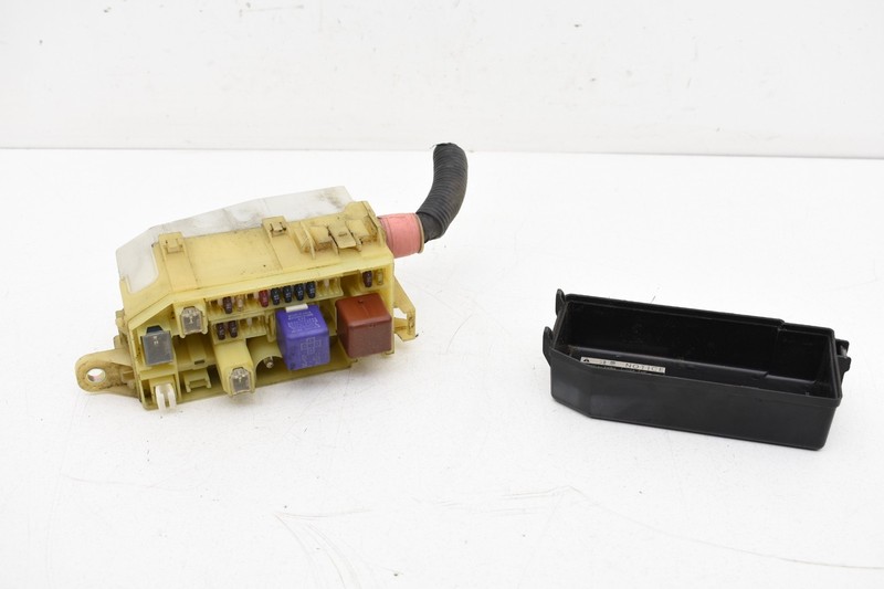 2001 Toyota MR2 Spyder Engine Fuse Relay Box Assembly OEM KW64