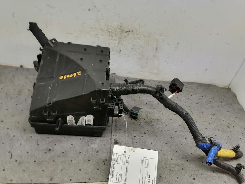 Fuse Box Engine Compartment With Keyless Entry Fits 19-21 TUCSON 1743672