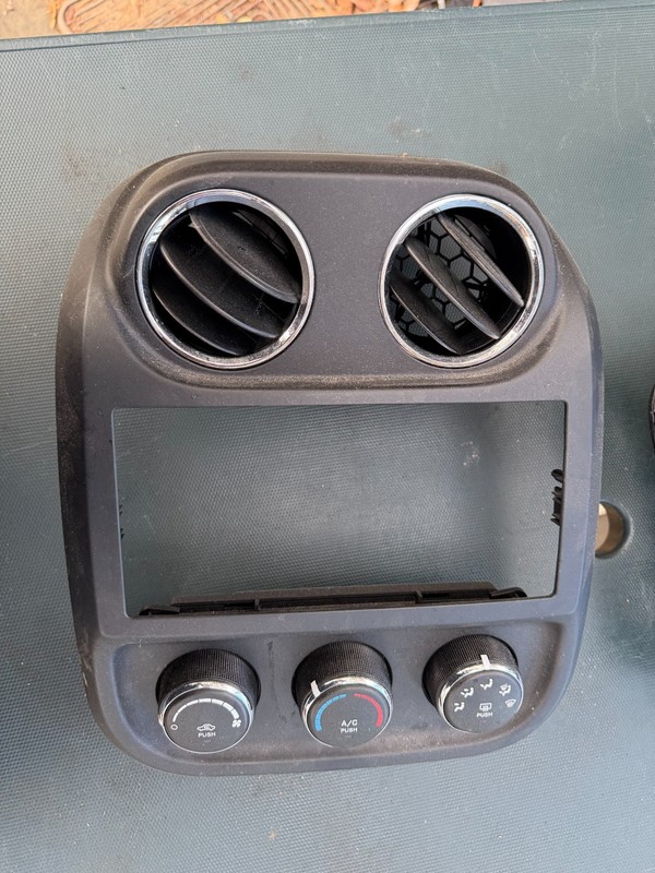 11-17 COMPASS PATRIOT CALIBER HEATER A/C AC CONTROL UNIT ASSEMBLY W VENT BEZEL