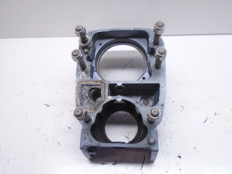 R4 Yamaha Sterndrive Gimbal Transom Bell housing Gimbal Bell Helmet6T4 H1