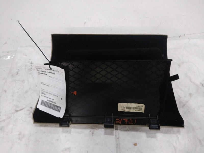 2019 Jeep Grand Cherokee Grey Glove Box Door OEM Used NJ25-21721-539758