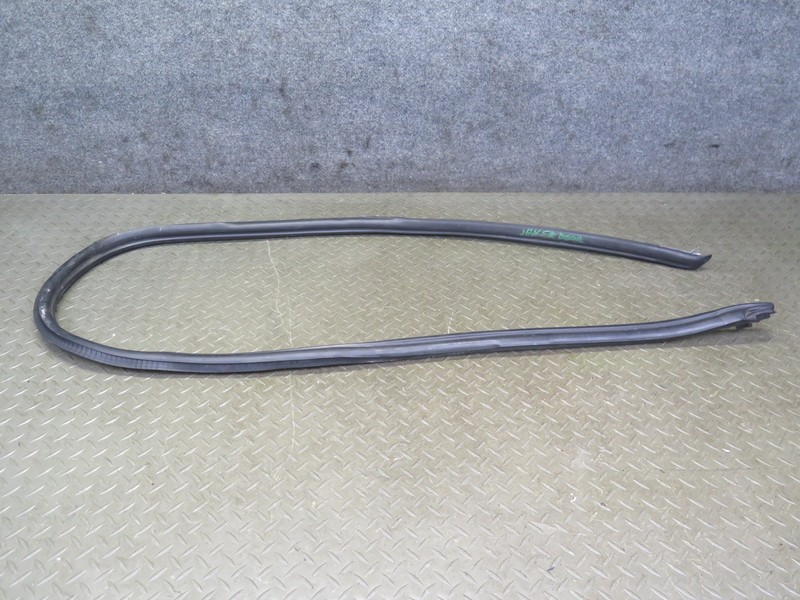 1999-2005 PORSCHE 911 996 CONVERTIBLE RIGHT DOOR WEATHERSTRIP RUBBER SEAL GASKET